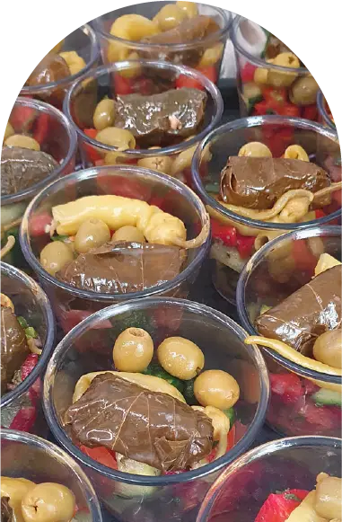 La Fine Bouche Salat mit Oliven, Paprika und gefüllten Weinblättern im Gläschen