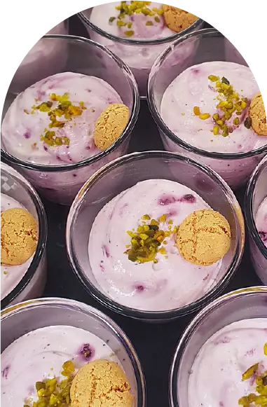 La Fine Bouche Dessert mit Joghurt und Beeren im Gläschen